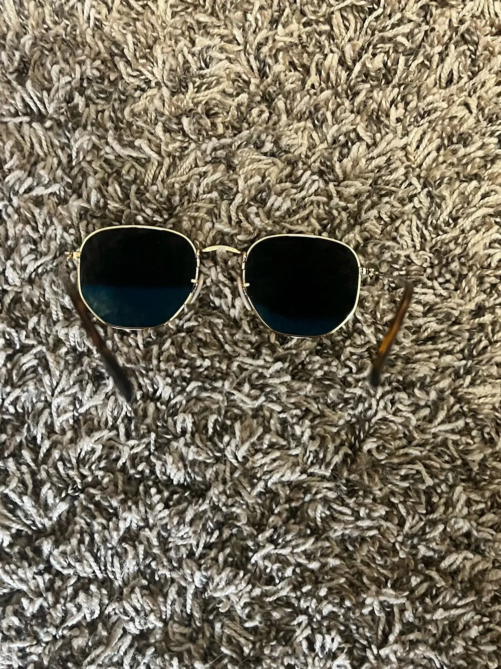 Ray-Ban Gold Frame Black Lens Sunglasses with Black Case